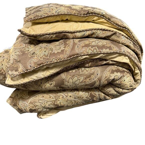 Croscill Jacobean Gold Damask Jacquard Queen Size Comforter Thick 92" x 94" - Picture 1 of 10